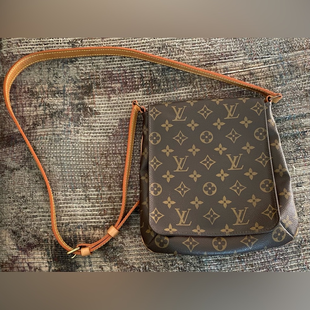 Louis Vuitton Musette Salas small cross body.